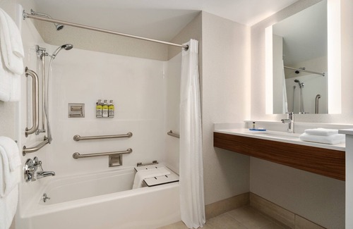 Plattsburgh Hotel | Holiday Inn Express Plattsburgh by IHG
