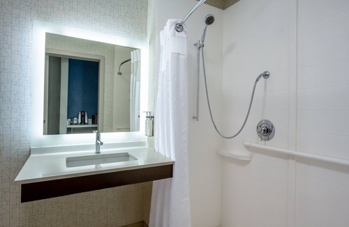 Gladstone Hotel | Holiday Inn Express Portland SE- Clackamas Area by IHG