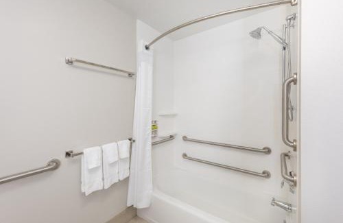 Chesterfield Hotel | Holiday Inn Express & Suites St. Louis - Chesterfield by IHG