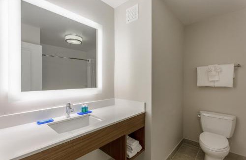 Chesterfield Hotel | Holiday Inn Express & Suites St. Louis - Chesterfield by IHG