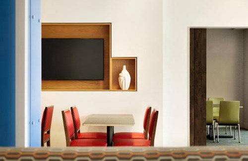 Dakota Dunes Hotel | Holiday Inn Express & Suites Sioux City North - Event Center by IHG