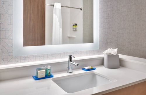 Gainesville Hotel | Holiday Inn Express & Suites Gainesville I-75 by IHG