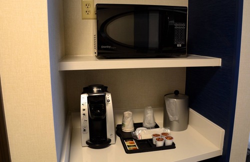 Monroeville Hotel | Holiday Inn Express & Suites Pittsburgh - Monroeville by IHG