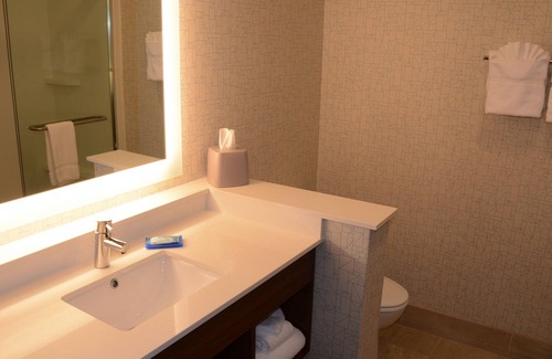 Monroeville Hotel | Holiday Inn Express & Suites Pittsburgh - Monroeville by IHG