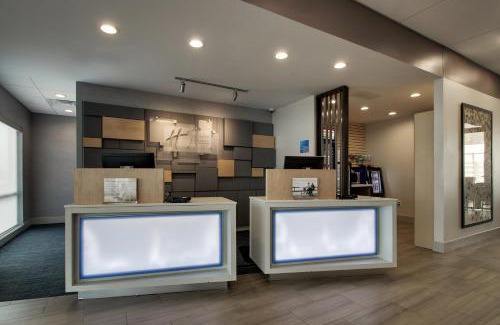 Mount Vernon Hotel | Holiday Inn Express & Suites - Mount Vernon by IHG