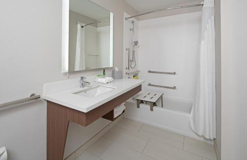 SeaTac Hotel | Holiday Inn Express Seattle - Sea-Tac Airport by IHG