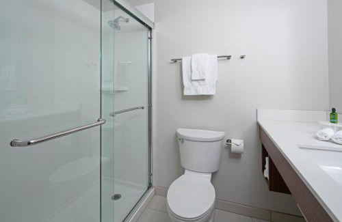 SeaTac Hotel | Holiday Inn Express Seattle - Sea-Tac Airport by IHG