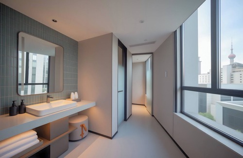 Downtown Shanghai Hotel | Holiday Inn Express Shanghai On The Bund by IHG