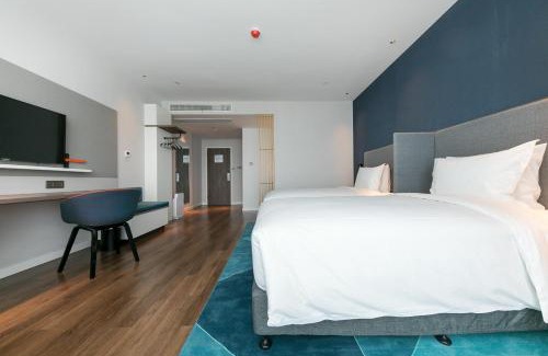 Pudong Hotel | Holiday Inn Express Shanghai Tangzhen by IHG - 20 mins to PVG Airport and Disney land