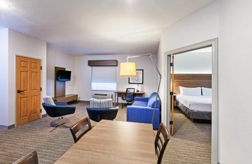 Broken Arrow Hotel | Holiday Inn Express & Suites Tulsa S Broken Arrow Hwy 51 by IHG