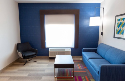 Kingfisher Hotel | Holiday Inn Express & Suites Kingfisher by IHG