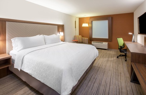 Kingfisher Hotel | Holiday Inn Express & Suites Kingfisher by IHG