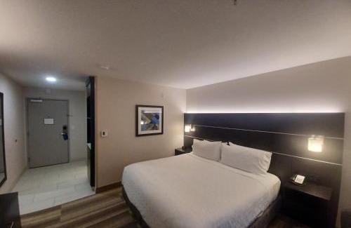 Roads End Hotel | Holiday Inn Express & Suites Lincoln City by IHG