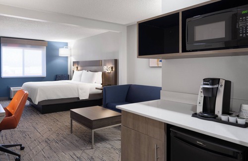 Midwest City Hotel | Holiday Inn Express & Suites Midwest by IHG