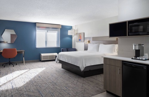 Midwest City Hotel | Holiday Inn Express & Suites Midwest by IHG