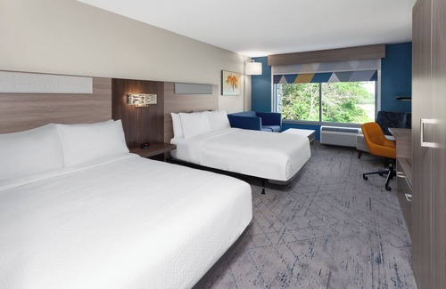 Reedsburg Hotel | Holiday Inn Express & Suites Reedsburg - Dells Area by IHG