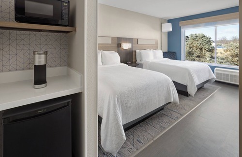 Waynesboro Hotel | Holiday Inn Express & Suites Waynesboro East by IHG