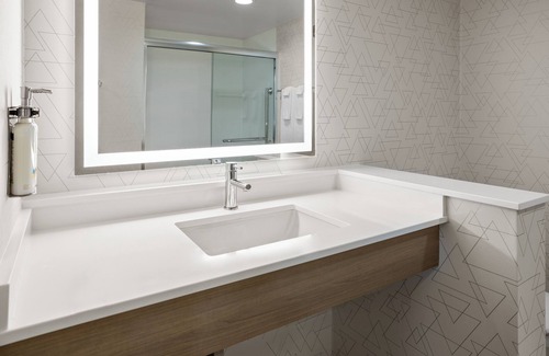 Waynesboro Hotel | Holiday Inn Express & Suites Waynesboro East by IHG