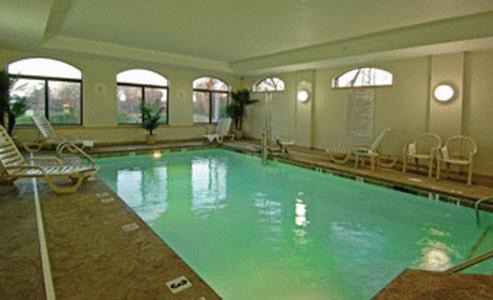 Williamstown Hotel | Holiday Inn Express & Suites - Williamstown - Glassboro by IHG