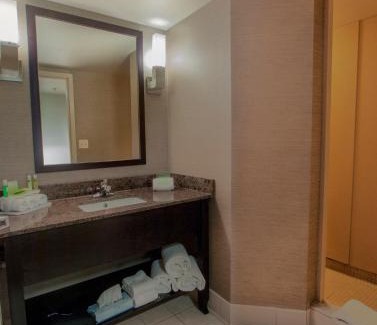Cheektowaga Hotel | Holiday Inn Express & Suites Buffalo Airport by IHG