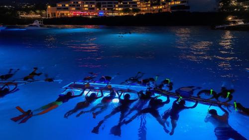 Historic Kailua Village Resort | Holiday Inn Express & Suites Kailua-Kona by IHG