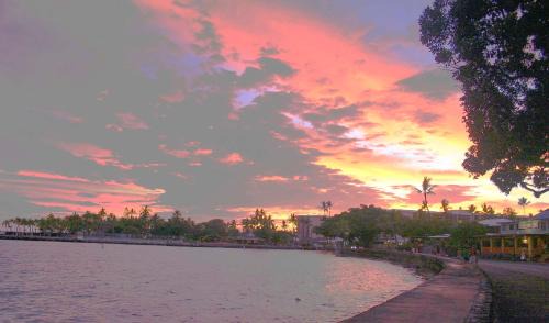 Historic Kailua Village Resort | Holiday Inn Express & Suites Kailua-Kona by IHG