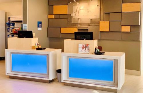 Middletown Hotel | Holiday Inn Express & Suites - Middletown by IHG