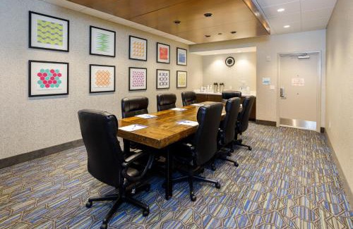 Sturbridge Hotel | Holiday Inn Express & Suites - Sturbridge by IHG