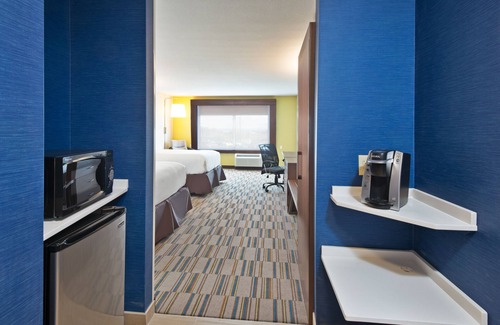 Uniontown Hotel | Holiday Inn Express & Suites Uniontown by IHG