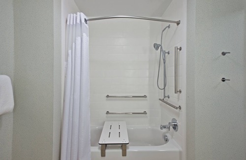 Uniontown Hotel | Holiday Inn Express & Suites Uniontown by IHG