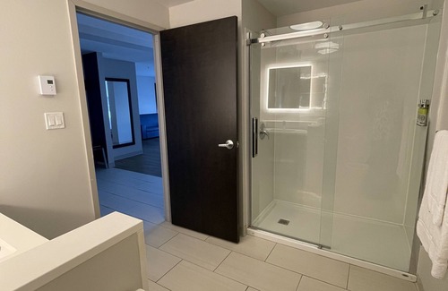 Downtown Gatineau Hotel | Holiday Inn Express & Suites - Gatineau - Ottawa by IHG