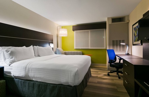 Burlington Hotel | Holiday Inn Express & Suites Burlington by IHG