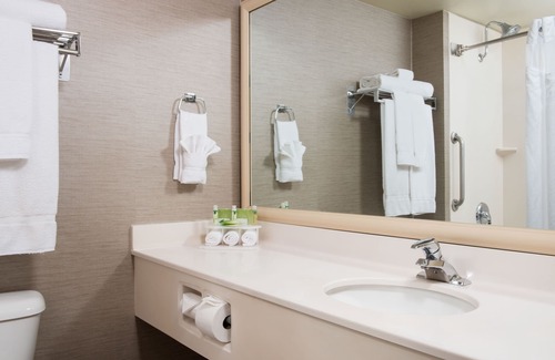 Burlington Hotel | Holiday Inn Express & Suites Burlington by IHG