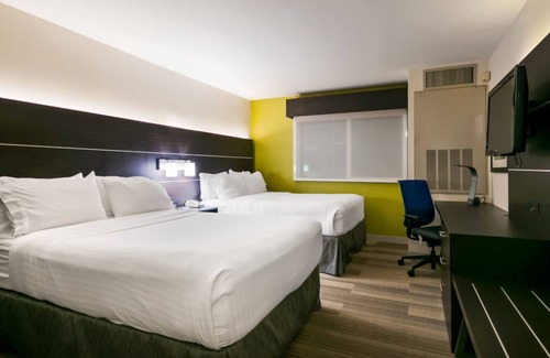 Burlington Hotel | Holiday Inn Express & Suites Burlington by IHG