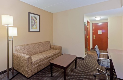Spring Hill Hotel | Holiday Inn Express Suites Charleston by IHG