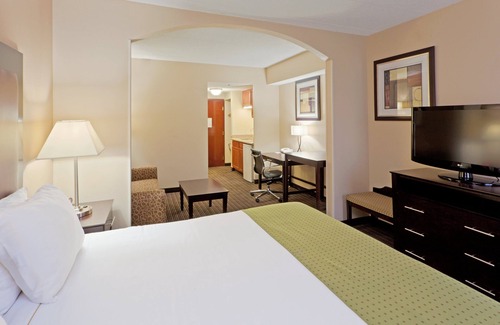 Spring Hill Hotel | Holiday Inn Express Suites Charleston by IHG