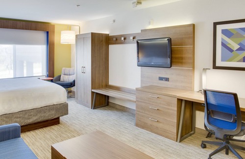 Chickasha Hotel | Holiday Inn Express & Suites Chickasha by IHG