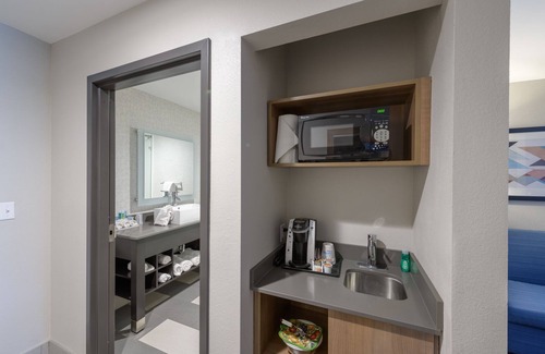 Jamestown Hotel | Holiday Inn Express & Suites Jamestown by IHG