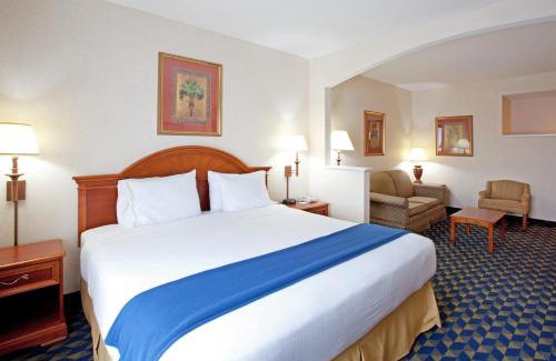 Orangeburg Hotel | Holiday Inn Express & Suites Orangeburg by IHG