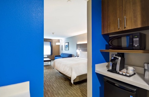 El Lago Hotel | Holiday Inn Express & Suites Houston NASA - Boardwalk Area by IHG