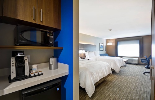 El Lago Hotel | Holiday Inn Express & Suites Houston NASA - Boardwalk Area by IHG