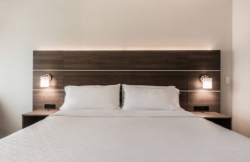 Welland Hotel | Holiday Inn Express & Suites Welland by IHG