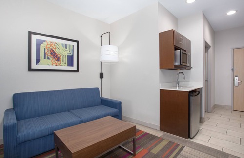Amarillo Hotel | Holiday Inn Express & Suites Amarillo by IHG