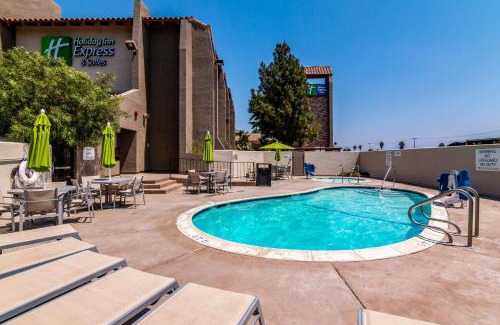 Camarillo Hotel | Holiday Inn Express & Suites Camarillo by IHG