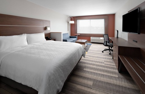 Elkhorn Hotel | Holiday Inn Express & Suites Elkhorn - Lake Geneva Area by IHG