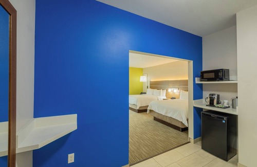 Lindale Hotel | Holiday Inn Express & Suites Lindale by IHG