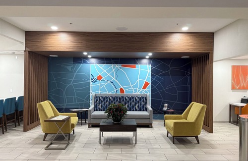 Loveland Hotel | Holiday Inn Express & Suites Loveland by IHG