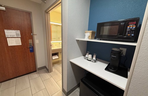 Loveland Hotel | Holiday Inn Express & Suites Loveland by IHG