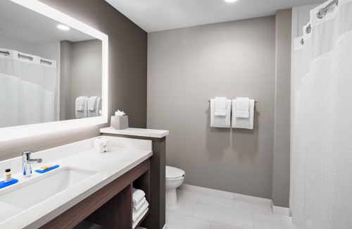 North Overton Hotel | Holiday Inn Express & Suites Lubbock Central - Univ Area by IHG