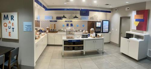 Trowbridge Park Hotel | Holiday Inn Express & Suites Marquette by IHG